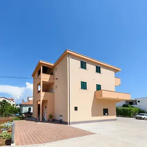 Robi Apartman